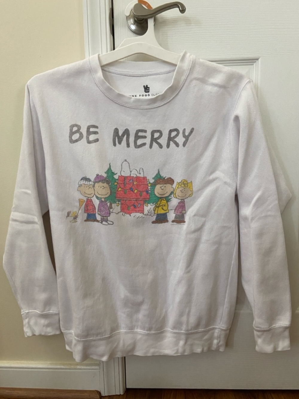 Peanuts, Snoopy, Charlie Brown & gang “BE MERRY” white crewneck sweatshirt